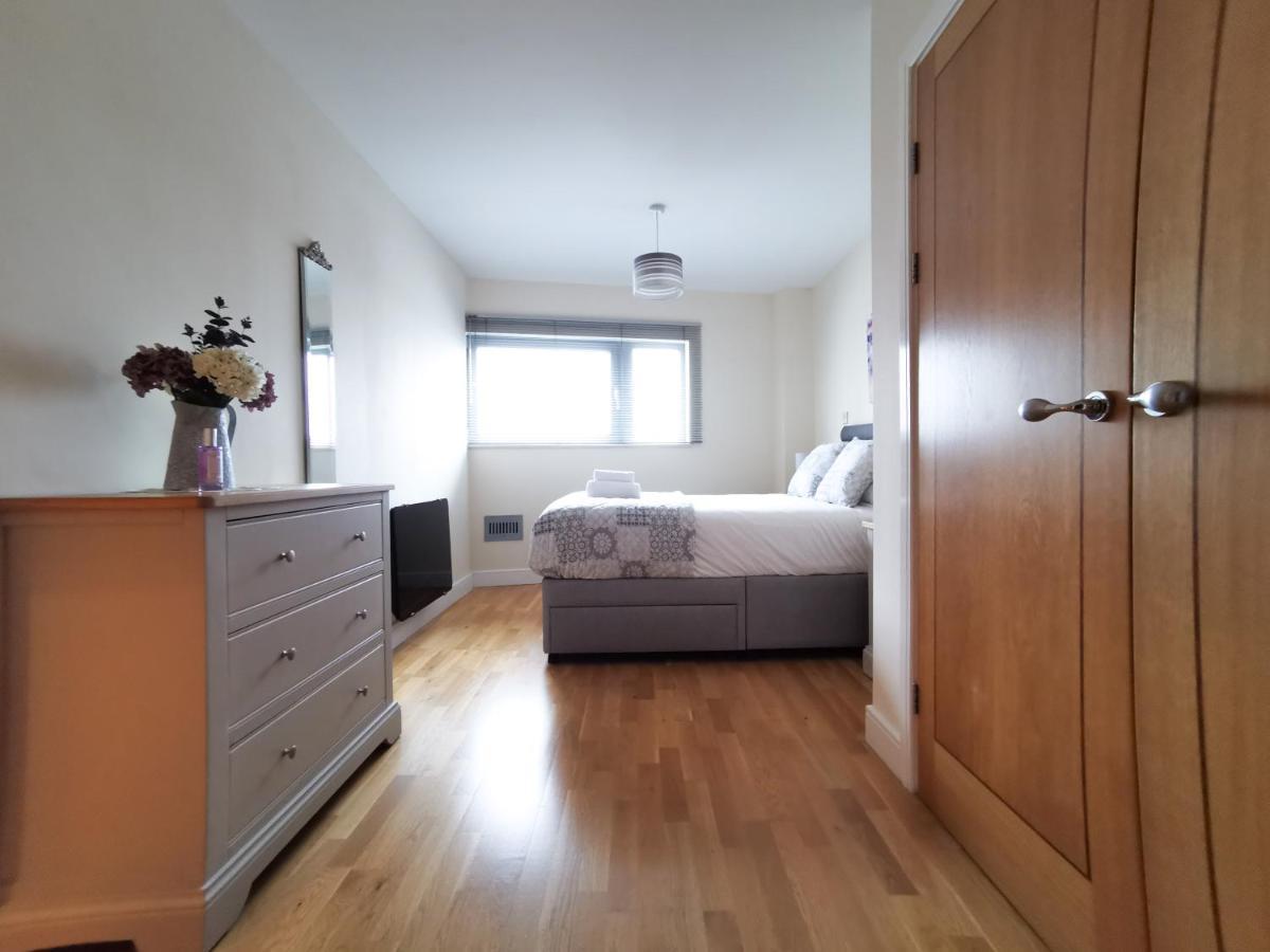 2 Bedroom City Centre Apartment With Free Parking Cardiff Exterior foto